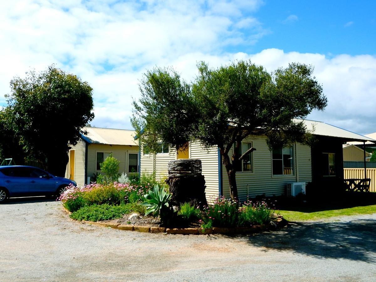 Lazy Lobster Holiday Units & Chalets Port Denison Exteriér fotografie